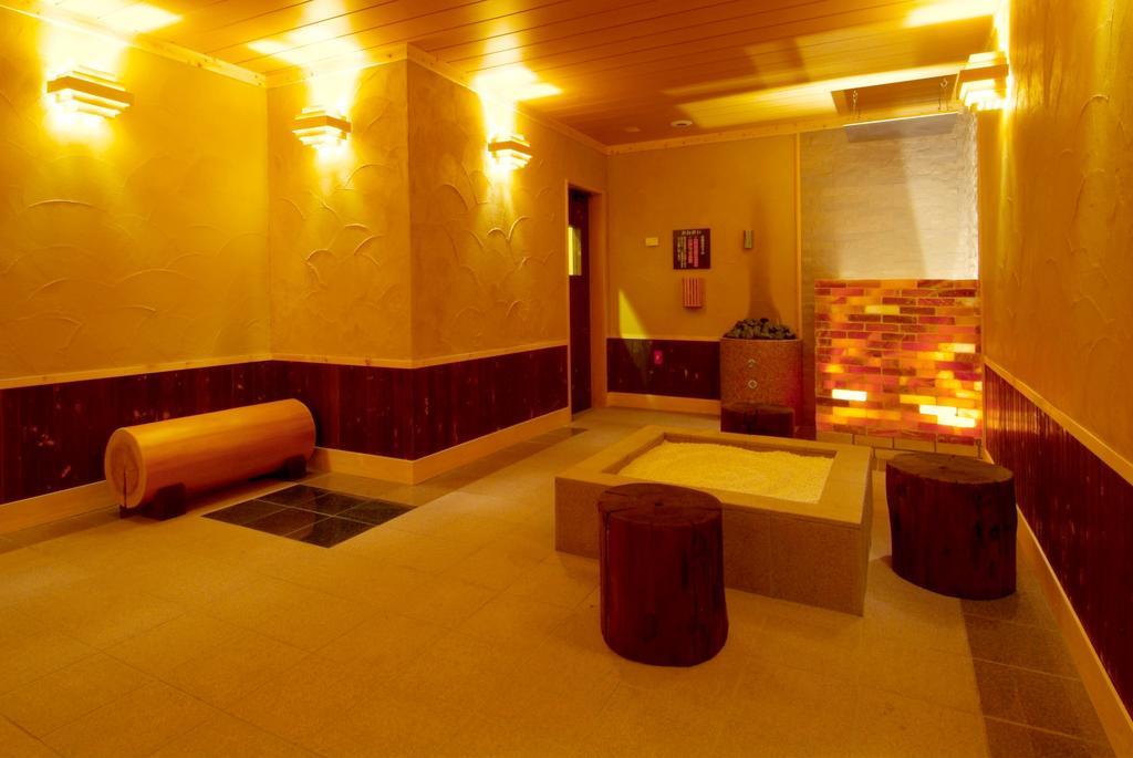 Route Inn Grantia Fukuoka Miyawaka - Wakita Onsen Bagian luar foto